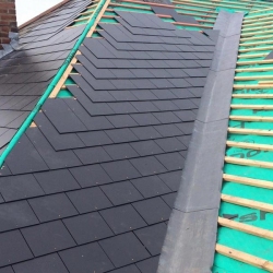 Roofers-Poole
